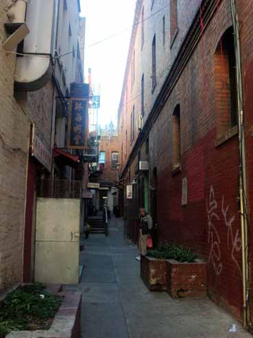 10-14-08_ChinaTown Alley2.jpg